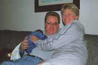 momhankjared.jpg (47583 bytes)
