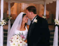 BrideGroomForeheadKiss.jpg (99980 bytes)