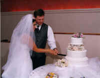 CuttingCake.jpg (87957 bytes)